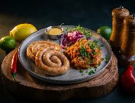 Колбаски куриные с тушеной капустой